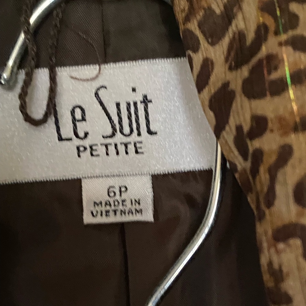 Petite pants suit with scarf - Picture 16 of 16